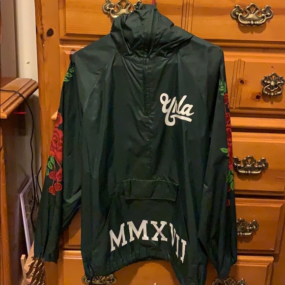 Wind Breaker - Picture 1 of 2